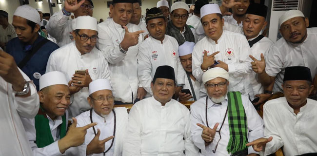 Prabowo Terharu Syair Kebangsaan Yang Dibacakan KH Mahfudz