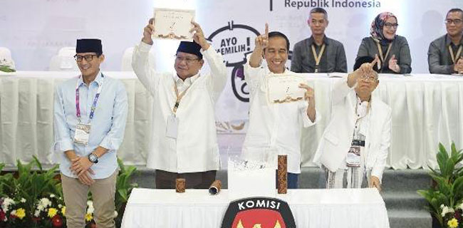 Survei: Jokowi-Maruf Unggul Tipis Dari Prabowo-Sandi