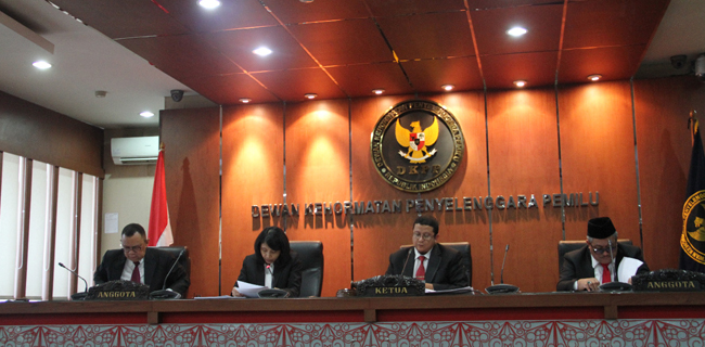 DKPP Berhentikan Tiga Penyelenggara Pemilu, Ketua KPU Hanya Diberi Peringatan
