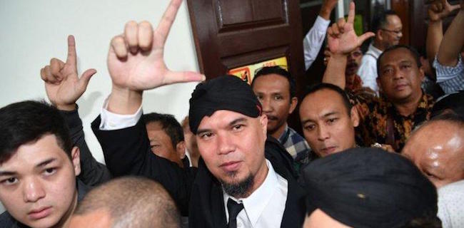 Khawatirkan Keselamatannya, Ahmad Dhani Menolak Dibawa Ke Surabaya
