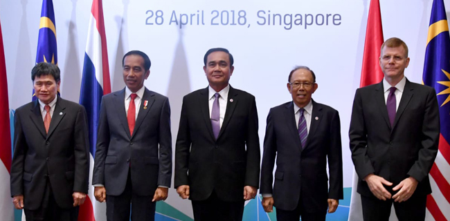 <i>Digging The Grave On Russia</i>