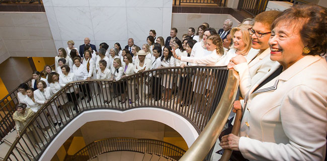 Anggota Kongres Perempuan AS Kompak Pakai Baju  Putih  Saat 