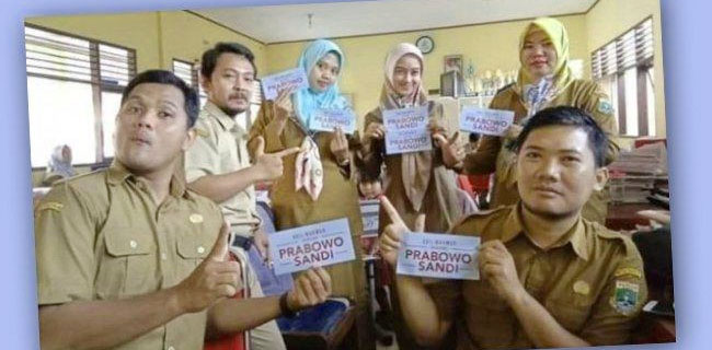 Berpose 2 Jari, 6 Guru Dipecat Sekarang Diperiksa Bawaslu Banten