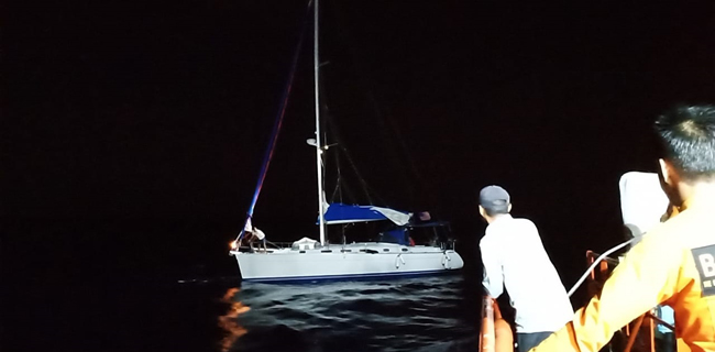 Terombang-Ambing Di Lautan, Kapal Yacht Berisi WNA Akhirnya Selamat