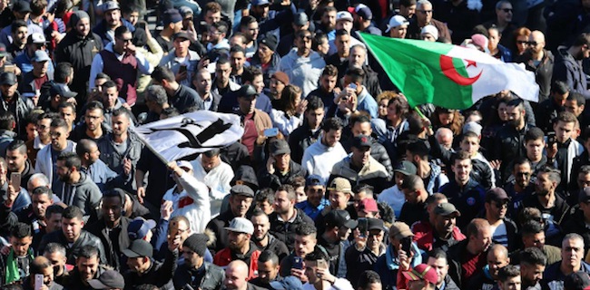 Bouteflika Kembali Dari Perawatan Di Swis Disambut Demonstrasi Terbesar Dalam Sejarah Aljazair