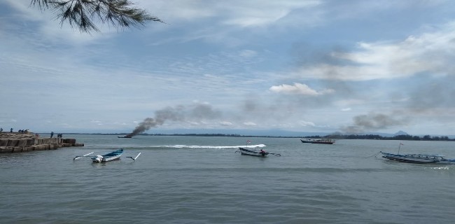 Seteru Antar Nelayan, Dua Kapal Trawl Dibakar
