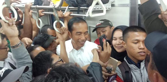 Jokowi Naik Kereta