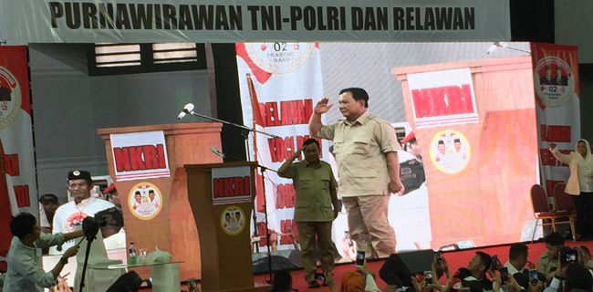Terharu Didukung Senior, Prabowo Hormat Dan Siap <i>Squat Jump</i>