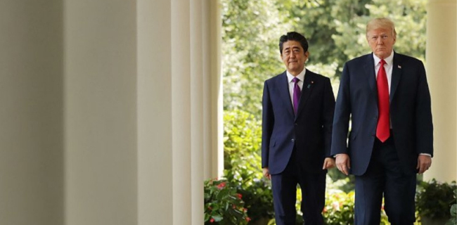 Presiden Trump Sambut PM Jepang Di Gedung Putih