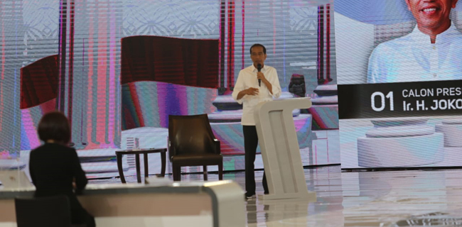 Jokowi Kembali Jualan Kartu Di Debat Pamungkas