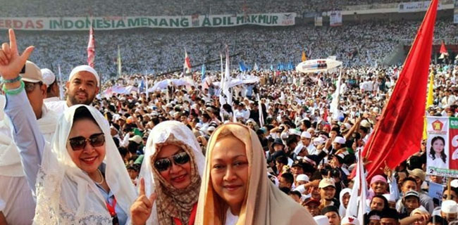 Massa Kampanye Akbar Prabowo Sambut Istimewa Tutut dan Titiek Soeharto