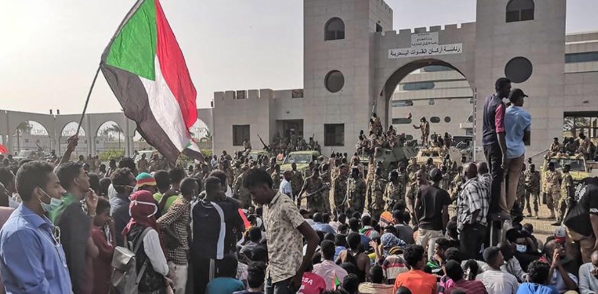 Militer Tangkap Presiden Sudan, Warga Bersorak-sorai