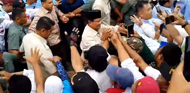 Ribuan Warga Yogyakarta Antusias Sambut Kedatangan Prabowo