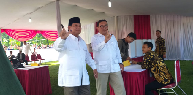 Salam Dua Jari Prabowo