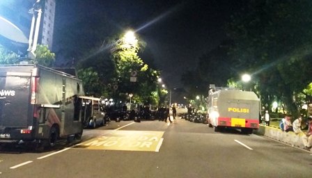 Jelang Laporan Kubu Prabowo Ke MK, Ruas Jalan Medan Merdeka Barat Masih Dututup Polisi