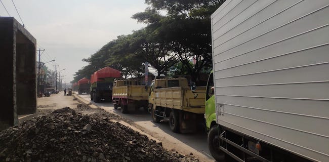 Wakil Ketua DPRD DKI Minta Lalu Lintas Truk Di Bandara Dibatasi