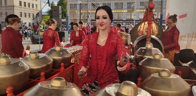 Seni Budaya Indonesia Meriahkan Hari Jadi Kota Ivanovo