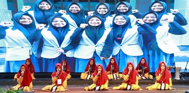 Festival Hadrah Banyuwangi, Mahasiswa Asal Spanyol Antusias Berlatih Tari Kuntulan
