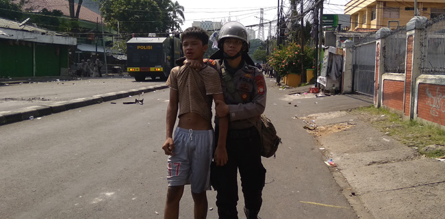 Polisi Tangkap Provokator Di KS Tubun, Nangis Minta Ampun