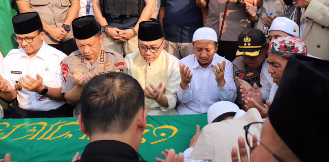 Ketua MPR Ikut Jemput Jenazah Ustad Arifin Ilham Di Bandara