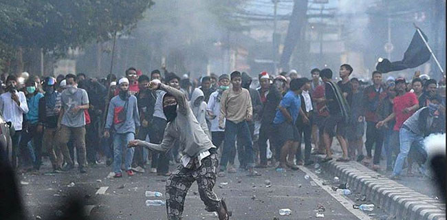 Buntut Kerusuhan 22 Mei, Jokowi Dituntut Copot Menkopolhukam Dan Kapolri