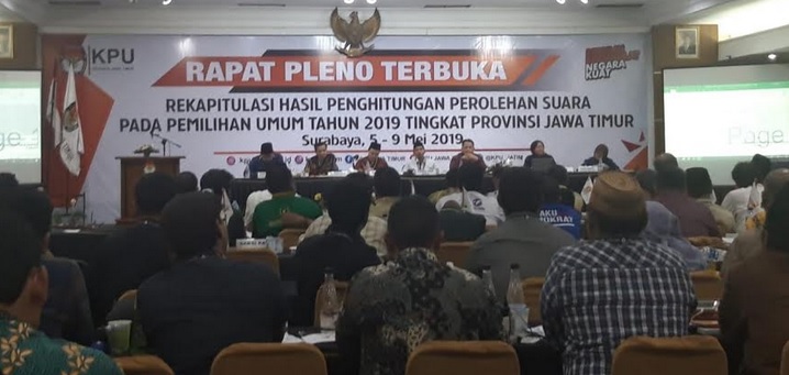 Banyak Kejanggalan, Saksi Prabowo-Sandi Tolak Tandatangani Rekapitulasi Suara Di Jatim