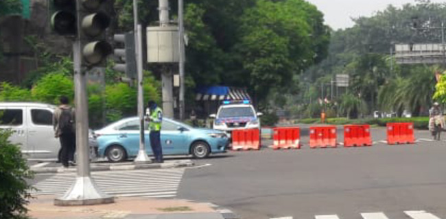 Polisi Sterilkan Jalan Imam Bonjol, Kendaraan Numpuk Di Jalur Alternatif