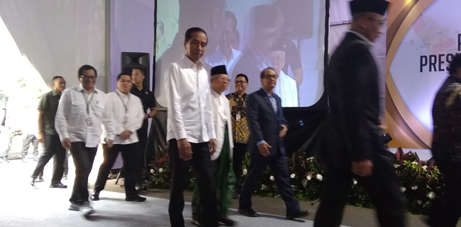 Tiba Di KPU, Jokowi-Maruf Kompak Putih-Putih