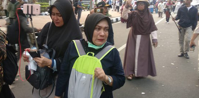 Kepada Emak-emak Pendukung Prabowo-Sandi Tersenyumlah, Hapus Air Matamu