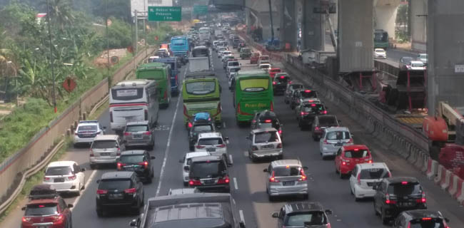 <i>One Way</i> Tol Cikampek-Jakarta Dipercepat Dari Jadwal