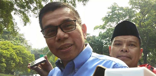 Sendirian, Hinca Panjaitan Wakili Demokrat Nobar Di Rumah Prabowo