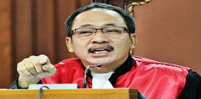 Kerap Keluar Konteks, Hakim MK Sebut KPU <i>Tukang Ngeles</i>
