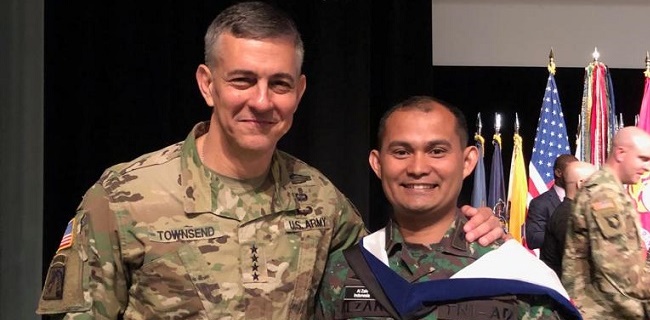 Mayor Inf Alzaki Jadi Tentara Indonesia Pertama Penerima Penghargaan US Army CGSC