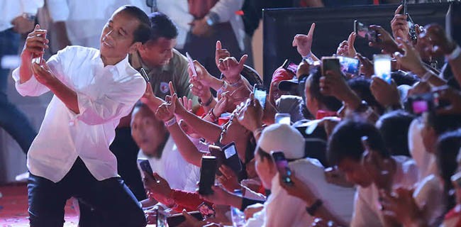 Kemungkinan, Jokowi Akan Pantau Putusan MK Lewat Youtube