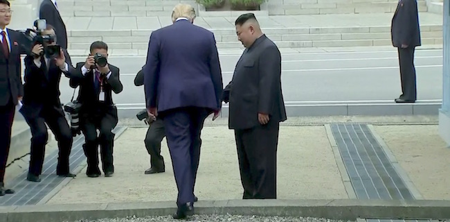 Tidak Menyangka Kim Jong Un Mau Meladeni Twitnya, Donald Trump: Kami Saling Suka Sejak Hari Pertama