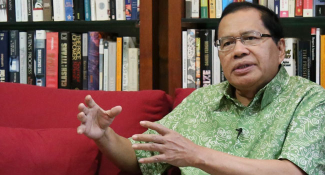 Melalui Tulisan Jaya Suprana, RR Tunjukkan Cara Hapus Citra Rezim Neo-Otoriter Pada Jokowi