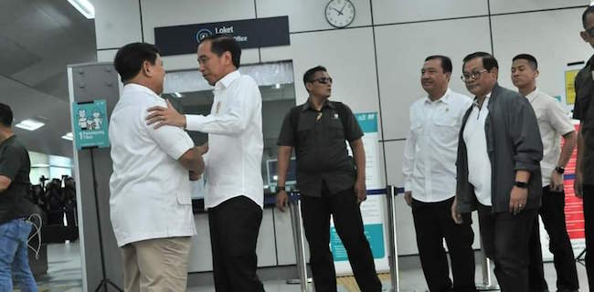 Ditemani BG, Jokowi Dan Prabowo Saling Hormat Dan Cipika-cipiki
