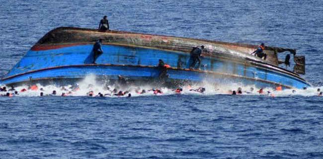 Duh, Kapal Berisi Ratusan Pengungsi Terbalik Di Laut Mediterania