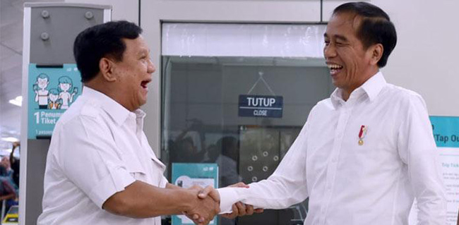 Kecewa Dengan Pertemuan Jokowi-Prabowo? Tersenyum Saja