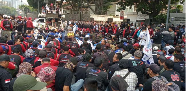 Tolak Revisi UU Ketenagakerjaan, FSPMI Geruduk Disnaker Jakarta