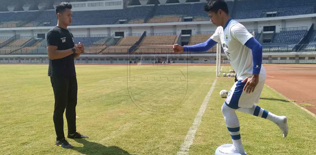 Alasan Pelatih Persib Tetap Bawa Jupe Yang Cedera Ke Surabaya