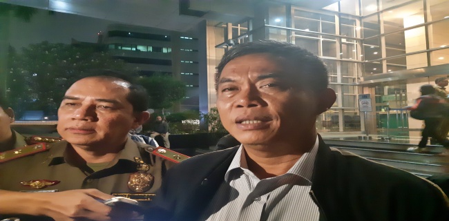 Ketua DPRD DKI Kunjungi Para Pencari Suaka Yang Berkumpul Di Trotoar Kebon Sirih