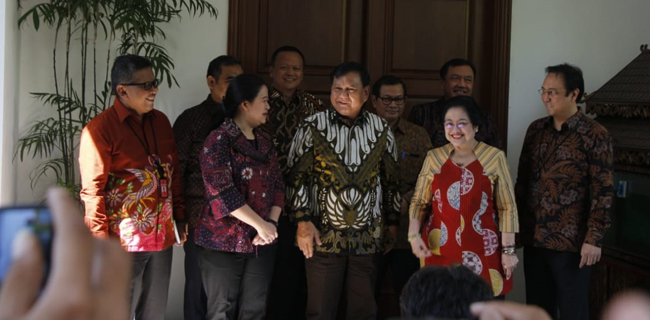 Megawati Sambut Prabowo Di Teras Rumah