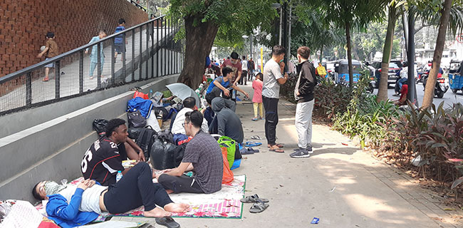 UNHCR: Pencari Suaka <i>Ngemper</i> Di Trotoar Jakarta Karena Negaranya Belum Aman