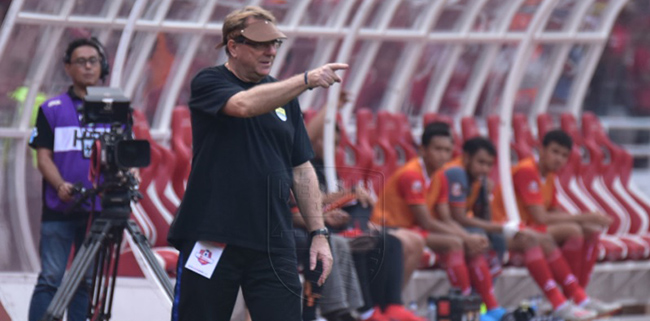 Kiper Persib Cedera Panjang, Coach Robert Kecewa Kepada Suporter