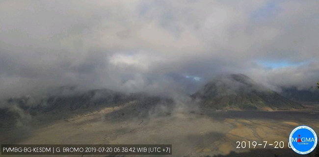 Gunung Bromo Erupsi, 1 Km Dari Kawah Masih Aman