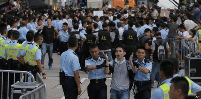 Nekat Lempar Bom Molotov, 29 Pengunjuk Rasa Hong Kong Ditangkap Polisi