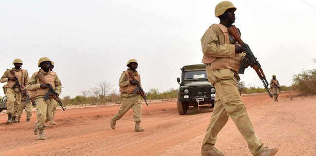 Teroris Serang Markas Militer Di Burkina Faso, 20 Tentara Tewas