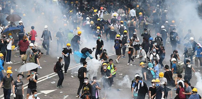 Soal Aksi Protes Hong Kong, China: Siapa Yang Bermain Akan Binasa