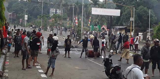 Buntut Penangkapan Mahasiswa Papua Di Surabaya, Jalanan Kota Manokwari Diblokade